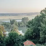 Πανσιόν Chateau D'estrac 4*