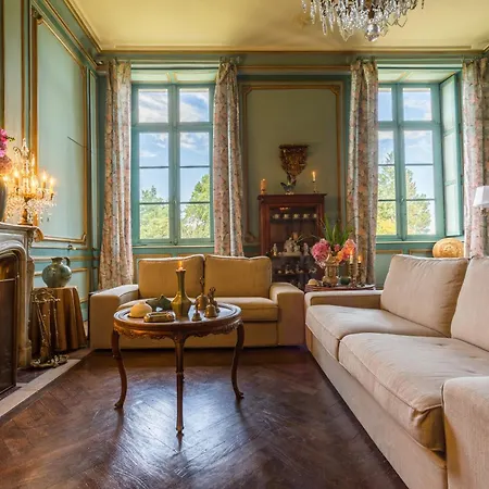 Chateau D'estrac 게스트하우스