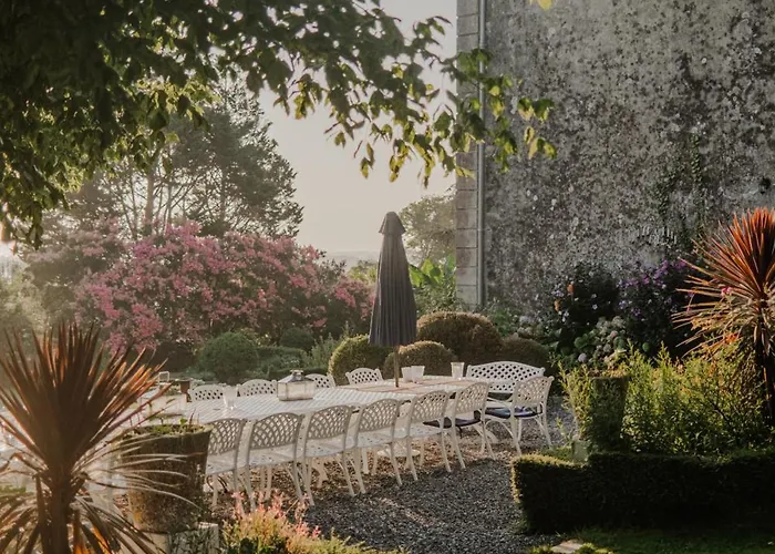 Πανσιόν Chateau D'estrac 4*