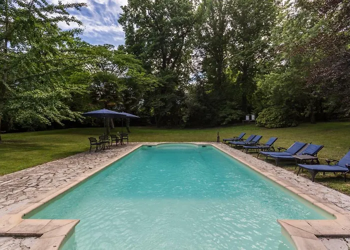 Πανσιόν Chateau D'estrac 4*